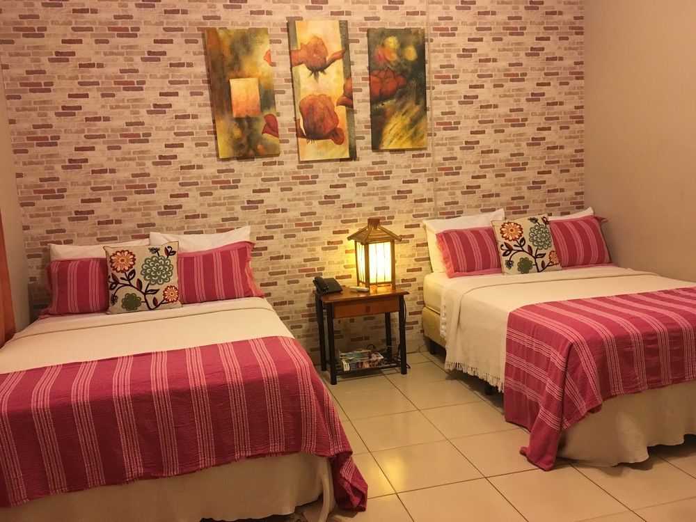 House 2* Panama Stadt